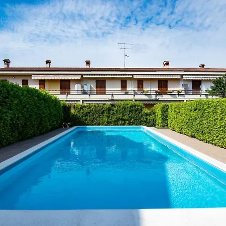 Holiday home Lullaby Con Piscina E Patio