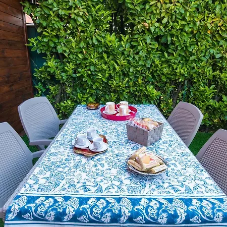 Holiday home Lullaby Con Piscina E Patio