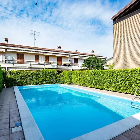 Holiday home Lullaby Con Piscina E Patio
